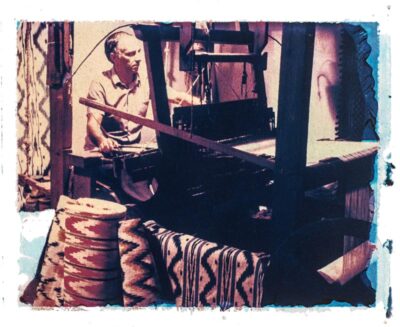 Tela de llengues cloth weaver